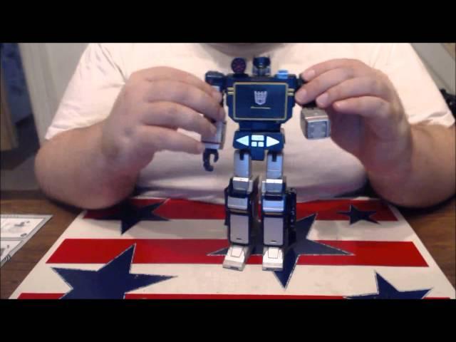Chuck's Reviews Transformers Masterpiece Soundwave Part 1