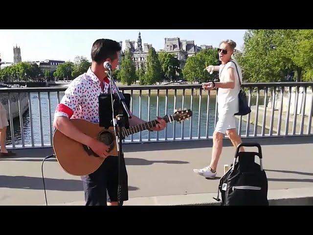 A busker sings Queen, when suddenly a passerby begins to dance | Roman Roses