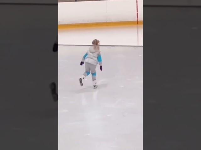 Алиса в 4 года на льду. #фигурноекатание