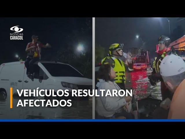 Inundaciones en la autopista Norte: hasta con canoas rescataron a ciudadanos