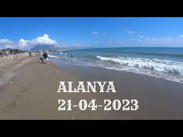 ТУРЦИЯ АЛАНЬЯ ЛЮДИ КУПАЮТСЯ И ЗАГОРАЮТ НА СОЛНЦЕ ЖАРКО 21 АПРЕЛЯ 2023