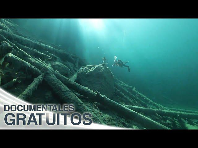 Lagos alpinos, profundidades oscuras y cumbres gélidas