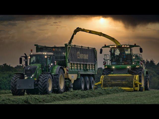 Lohnunternehmen Blunk bei der Grassilage / Fendt 1050 am Silo