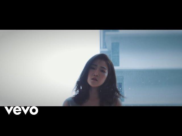 Nicole Lai - 错误示范 (Official Music Video)