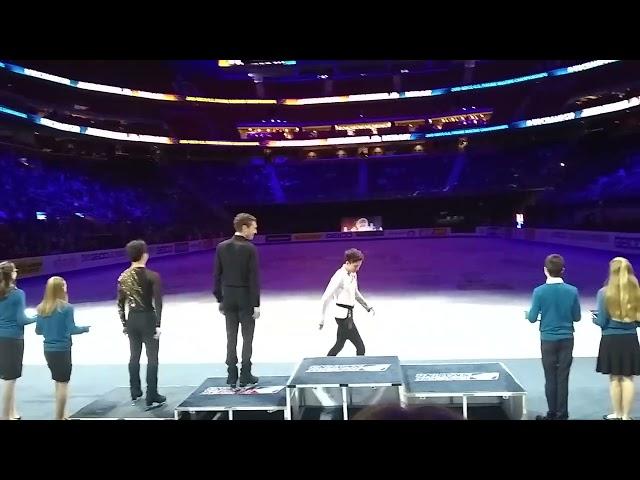 Nathan Chen stumbles while accepting gold at US Nationals 2019  