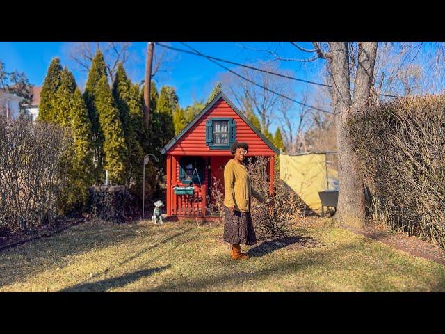 Moving into a Tiny House Cottage  Ch. 1