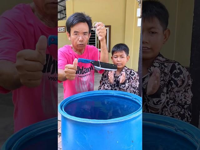 Creative ways to quickly remove metal or knives from a bucket or jar of water #bushcraft  #outdoors