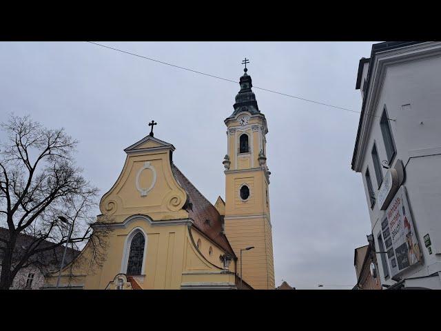 Langenlois (A-NÖ) Mittagsangelus und Läuten der "Friedensglocke" der Stadtpfarrkirche St. Laurentius