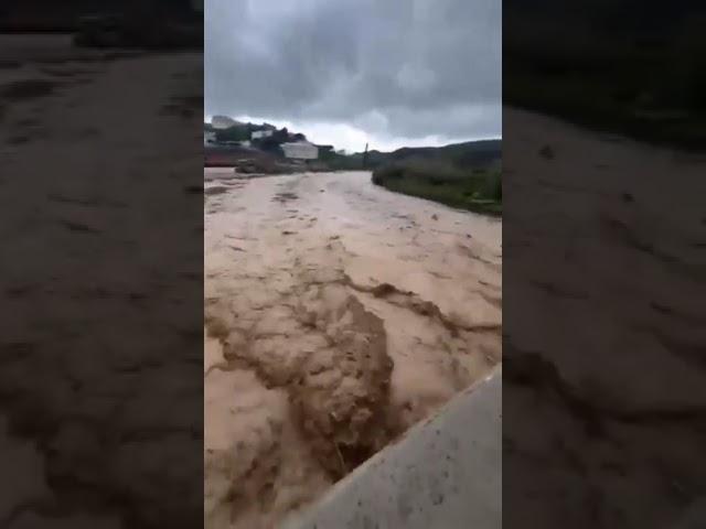 URGENTE  Se desborda el rio Benamargosa, en la provincia de Málaga. DANA.