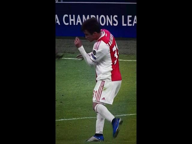 Red card Müller - Kicks Tagliafico against his head - Ajax Bayern