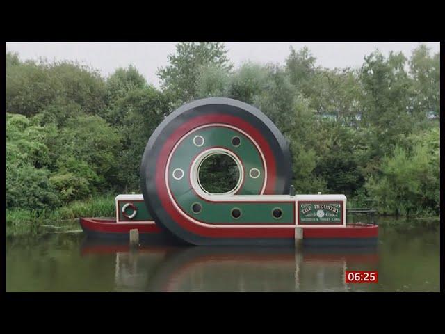 Canal boat sculpture with a twist, celebrating canal heritage (Bendy McBoatface) (2) (UK) 15/Sep2024