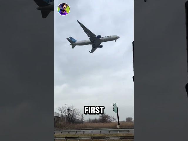  The Viral Mid-Air Plane Mystery – Explained! 