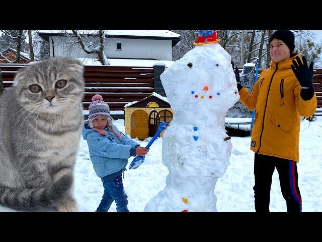 Первый снег для КОТЕНКА ️ ВЛОГ Тима и Эмма лепят снеговика ️