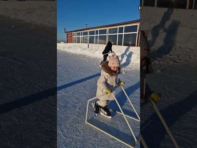 Аслы катается