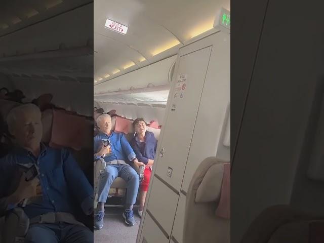 Passenger opens plane door midair on a flight | GMA