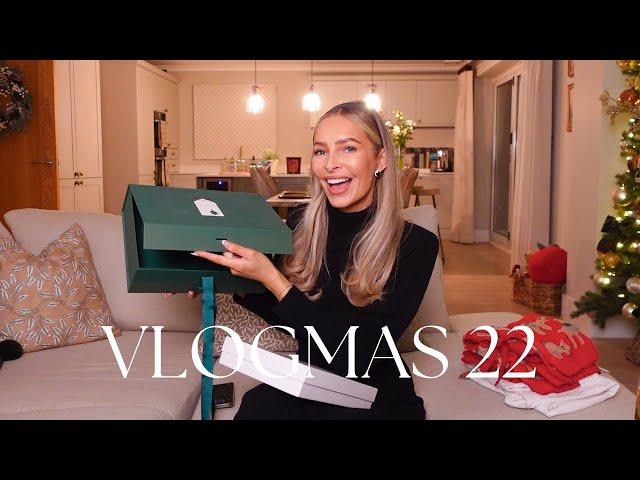 A FESTIVE DAY: CHRISTMAS EVE BOXES, OUTFITS & PRESENT WRAPPING - Vlogmas day 22