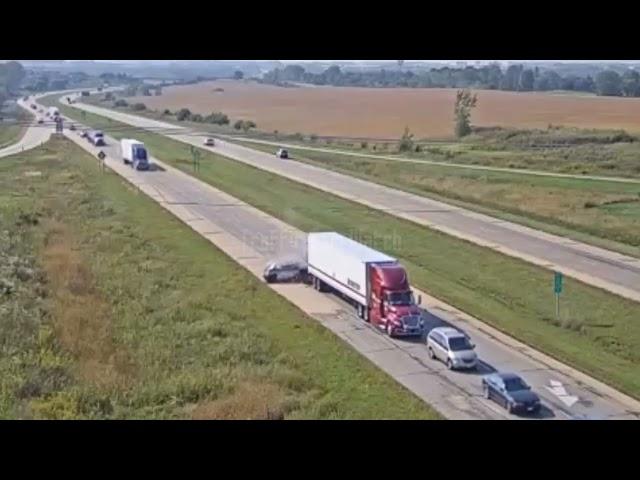 [HORROR] Iowa: Distracted Pickup Truck Driver Plows Into Stopped Traffic At Full Speed #FOIA