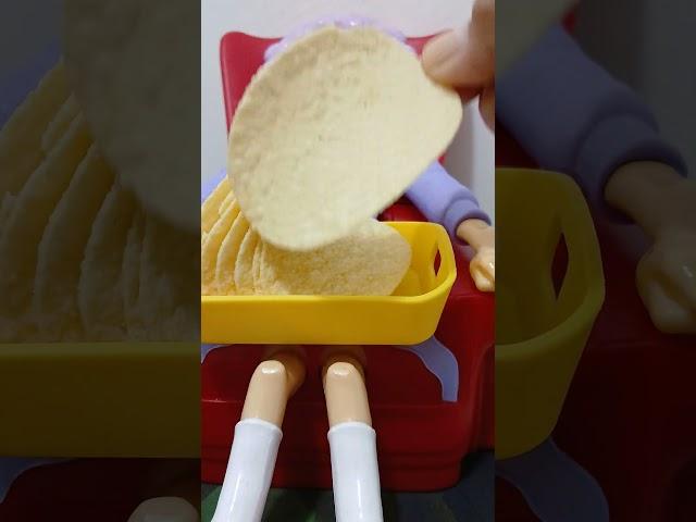 Granny sleeping dont get her sour cream pringles