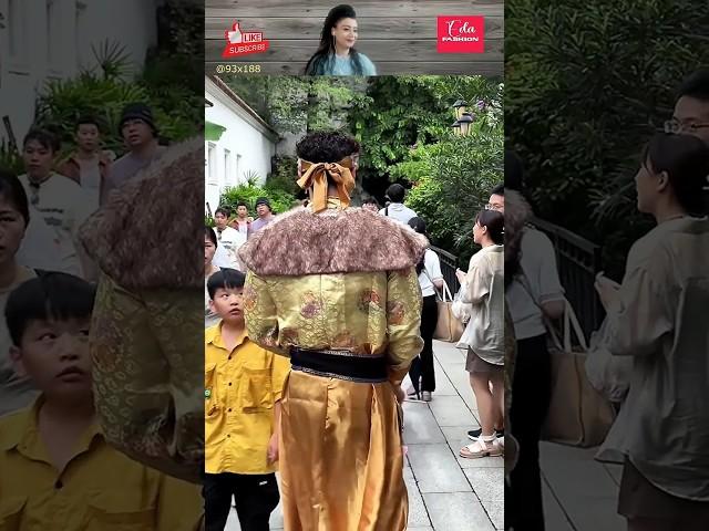  The highest form of elegance at a cultural event: The Mongol robe! @93x188 #streetstyle #ootd