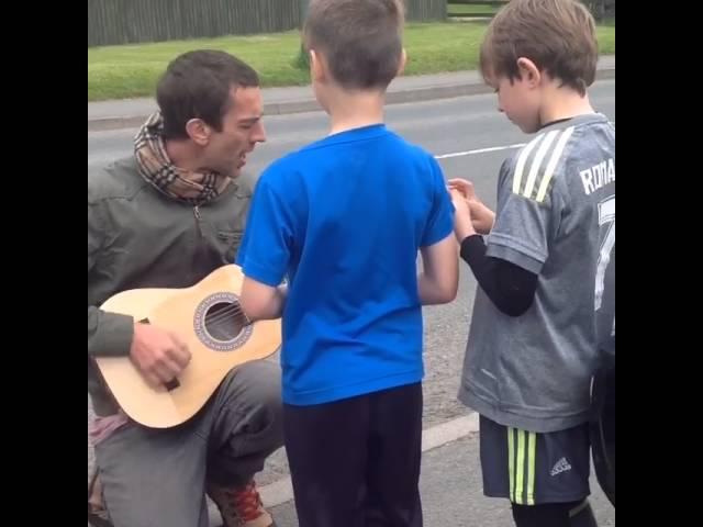 Richard Ashcroft playing on the street [1st of May of 2016]