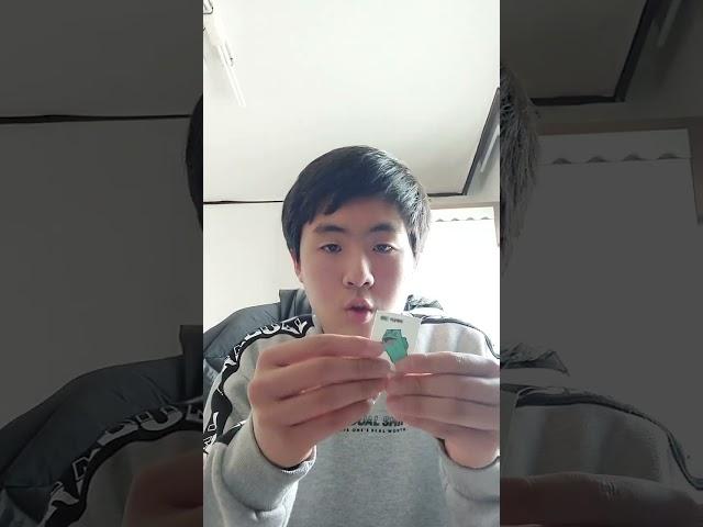 포켓몬 빵 중복을 너무나도 좋아하는 이상한 유튜버 왓더맨
