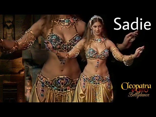 Sadie Marquardt em impressionante performance Belly Dance