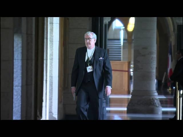 RAW: Commons Sergeant-at-Arms Kevin Vickers, with gun drawn