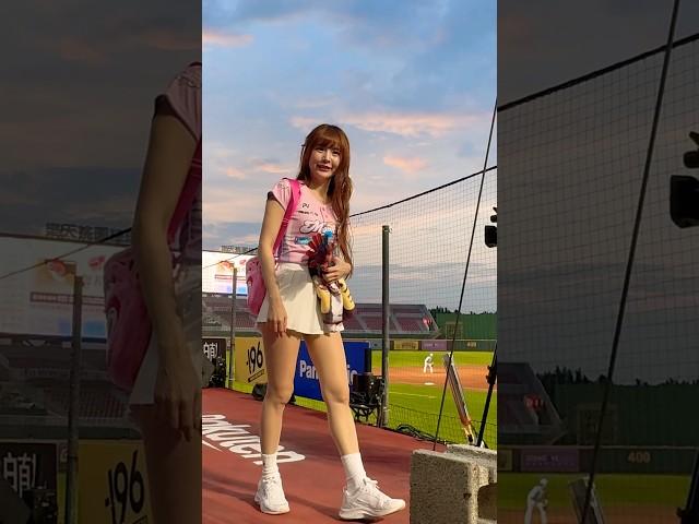 孟潔 回休息室休息 熊熊猴子包好可愛 #台湾チアリーデ #樂天女孩 #RakutenGirls 250503