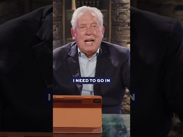 How To Work With A Difficult Time |. John Maxwell #leadership #inspiration