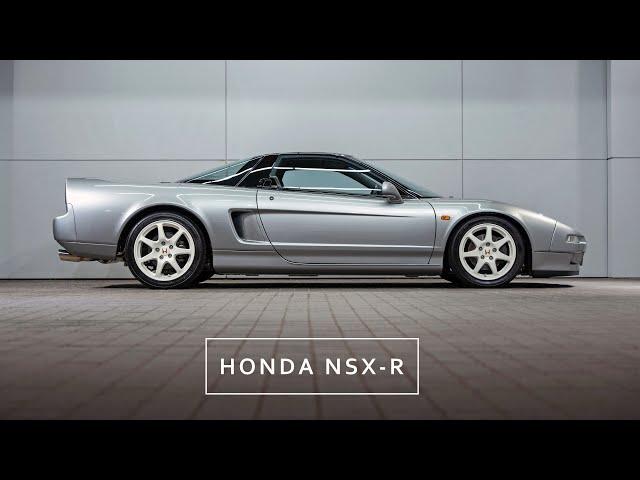 Detailing Honda NSX-R