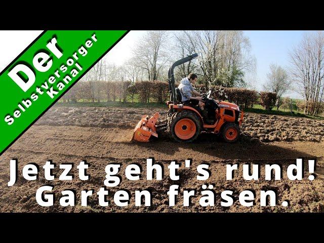 Auf geht's. Die Gartensaison kann beginnen. Garten mit Kubota Traktor fräsen.