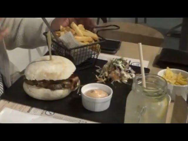 One of the BEST burgers ever! That lemonade was also epic! nachos for starters! In Namur! (vlog)