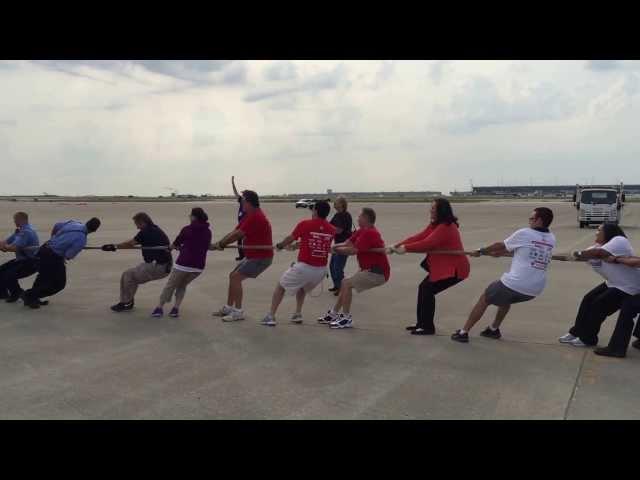 Indianapolis Airport Authority Team pulls a 757