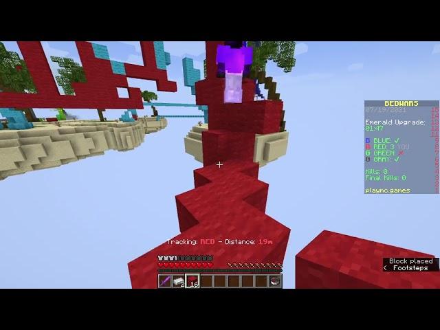 Playing BedWars With a sandwithch skin!