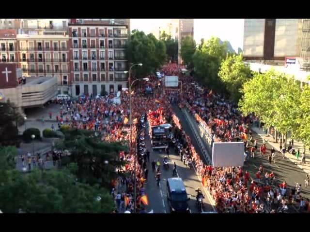 Spanish Euro 2012 Champions arriving to Madrid with trophy