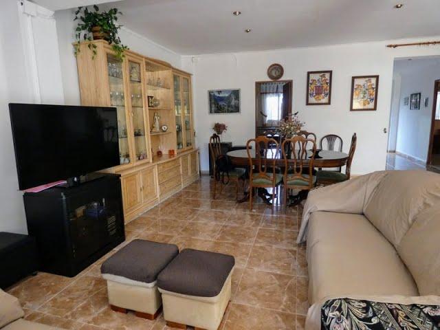 210.000€ 9-Bedroom 2-Bathroom House In Betera.