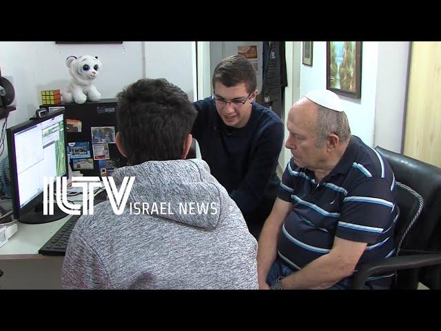 Holocaust Survivors Learn How to Use Tech - Naama Fuss