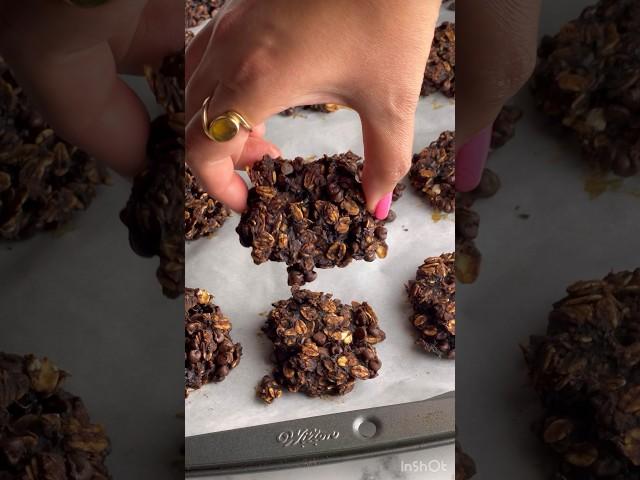 Chocolate Oat Bites to power through your Monday! #oatsrecipe #breakfastideas #quickbites