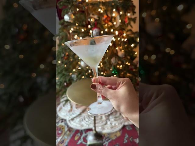 The viral Christmas snow globe cocktail hack, but make it dirty #martinis #christmascocktails