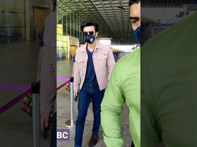 Ranbir Kapoor spotted at Airport