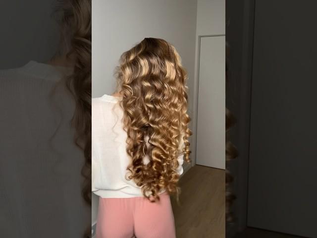 JLo hair do you need tutorial? #hairhack #hairstyle #longhair #beautifulcurls #hairtutorial #top