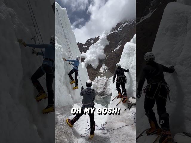 Climbers face sudden avalanche! 🫣  -   BVIRAL / redddlong