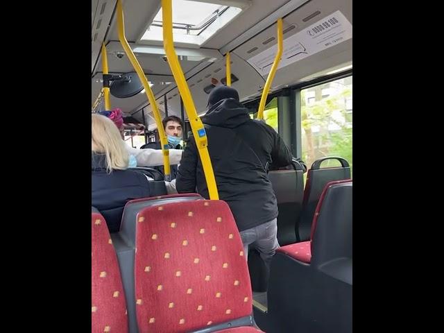 Bagarre dans un bus  mdr écouter