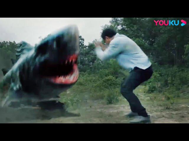 【CLIP】He pushed a little girl to the shark to save himself! | Land Shark | YOUKU MONSTER MOVIE