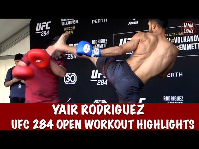 Yair Rodriguez blasts coach in head with a kick Open Workout Highlights | UFC 284