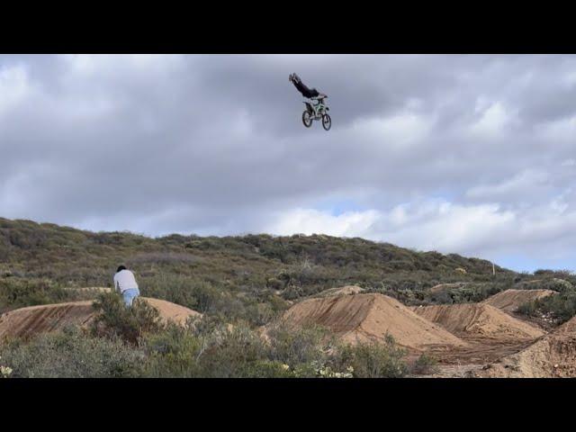 Riding Crazy Motocross Track (BIG JUMPS)