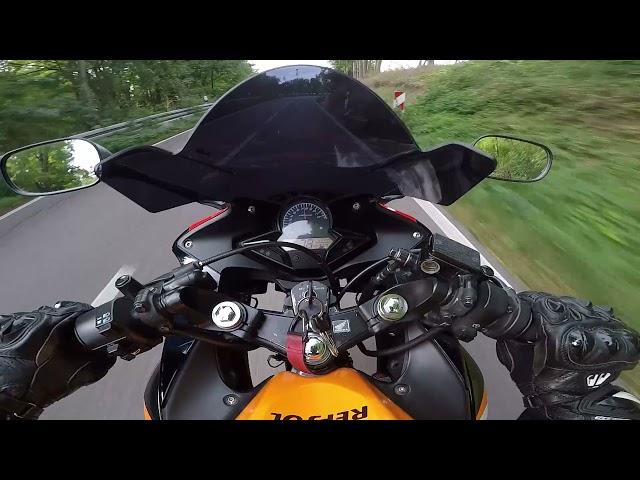 Honda CBR125R Soundporn + KneeDown