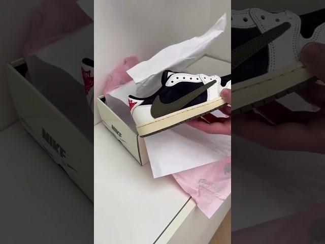 Nike Air Jordan 1 x  Travis Scott Sneakers   Unboxing and Outfit Check