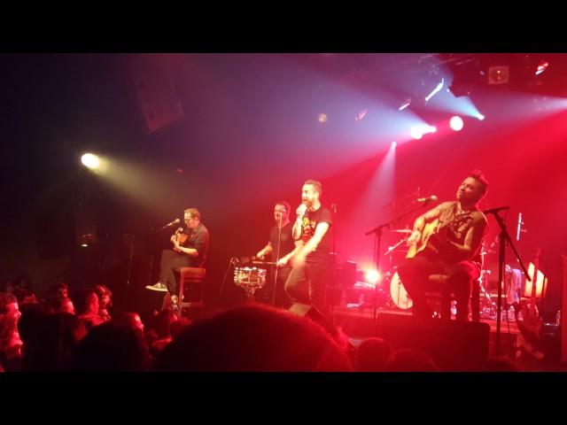 les fatals picards les manouches a la machine du moulin rouge a paris le 30 10 2016