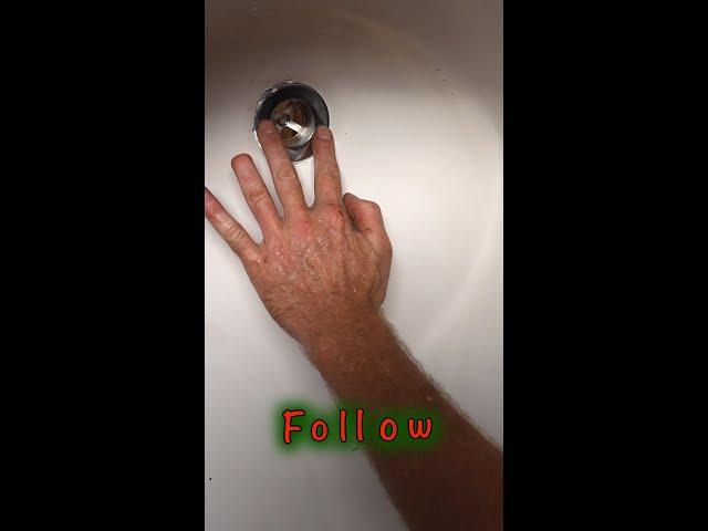 Silicone instead of plumbers putty #shorts #plumbing #tipsandtricks